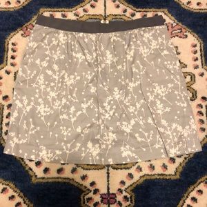 LOFT Gray and White Floral Skirt Size 14